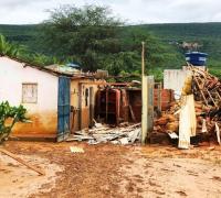 Após fortes chuvas, cerca de 45 famílias estão desabrigadas em Ibipeba, na Bahia