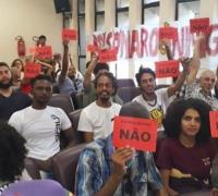 Após protesto, Câmara de Petrolina adia título de cidadão a Bolsonaro 