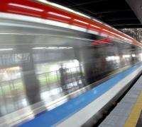 Mulher cai em linha do metrô na Estação Rodoviária