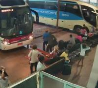 VÍDEO: Ônibus da Novo Horizonte invade plataforma de embarque e quase atinge passageiros