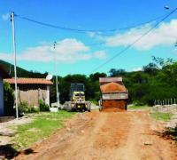 Prefeitura de Gentio do Ouro recupera estrada vicinal que liga os povoados de Silvério e Ouricuri
