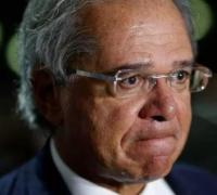 Sem crédito, pagamento do Bolsa Família para em setembro, diz Guedes