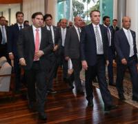 Bolsonaro estuda dar R$ 5 milhões para cada parlamentar “novato” em troca de voto pró Previdência