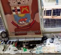 Xique-Xique: Polícia encontra facas, celulares e dinheiro em delegacia após revista