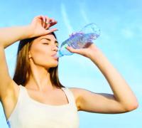 Governo publica portaria que obriga distribuição gratuita de água em eventos feitos em dias de calor