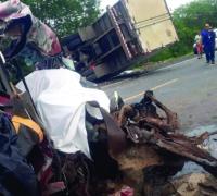 Morte na BA-052: Colisão entre caminhonete e caminhão deixa uma pessoa morta