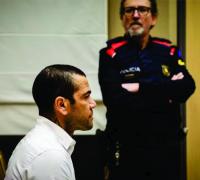 Daniel Alves é condenado a 4 anos e 6 meses de prisão por agressão sexual