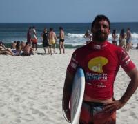 Surfista Leo Neves morre durante prova em Saquarema, no RJ