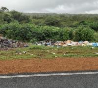 Denúncia: Prefeitura de Gentio do Ouro descarta lixo irregularmente às margens de rodovia