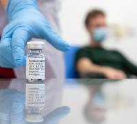 Fiocruz vai comprar vacina de Oxford de fabricante da Índia para garantir imunização no Brasil