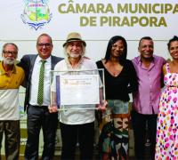 Cantor e compositor Inácio Loiola recebe título de Cidadão Piraporense