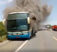 Ônibus da Novo Horizonte pega fogo; ninguém ficou ferido