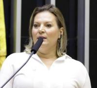 Bolsonaro escolhe Joice Hasselmann como líder do governo no Congresso