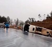 Ônibus que seguia de Cansanção para SP colide com carreta em Minas Gerais