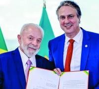 Lula assina medidas de incentivo à educação, com poupança para aluno
