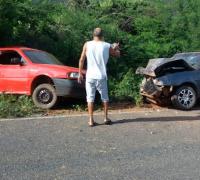 GENTIO DO OURO: Colisão entre dois carros deixa um morto e cinco feridos na BR-330