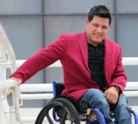 Irmão de Zezé Di Camargo e Luciano pode deixar de usar cadeira de rodas