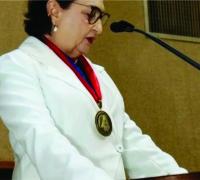 Dra. Minaura recebe na Alba a maior honraria da instituição