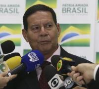 Mourão rebate ministro e defende papel de Chico Mendes