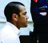 Justiça concede liberdade condicional para Daniel Alves sob fiança milionária