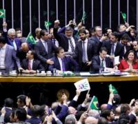 Ameaça do Centrão fez Maia suspender votação após aprovar texto-base da reforma