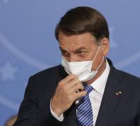 Bolsonaro assina medida provisória que limita poder das redes sociais para tirar publicações do ar