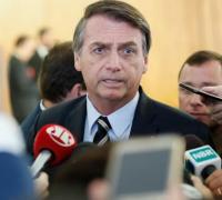 Bolsonaro sobre helicóptero com parentes: 