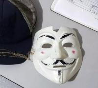 Três adolescentes mascarados e com machado invadem escola no Paraná
