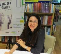 Autora de livro que 