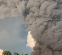 Incêndio em fábrica de colchões assusta moradores de Valéria 