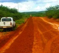 Gentio do Ouro: estrada que liga São Gonçalo a São Francisco está sendo recuperada 