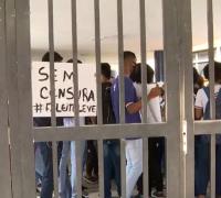 Alunos protestam em colégio na BA após professora ser intimada a depor por 