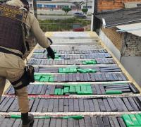 Homens são presos com quase duas toneladas de maconha em caminhão