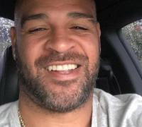 Adriano Imperador rebate jornal que afirma que ele pôs patrimônio à venda: 