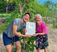 Gentio do Ouro: Canal RB Real e Vó Senhora ganha placa do YouTube ao atingir a marca de 100 mil inscritos