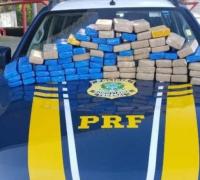 Mulher é presa com 50 kg de maconha na BR-116