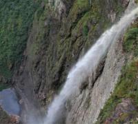 Suicídio na Chapada: Turista morre ao se jogar da Cachoeira da Fumaça; trilha é fechada para resgate