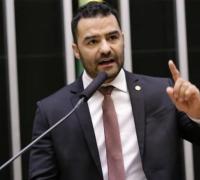 Pedido para cassar Arthur do Val reúne parlamentares de 5 partidos