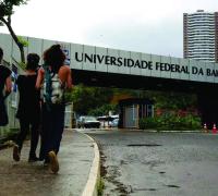 Professores universitários em greve avaliam proposta do governo