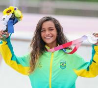 Rayssa Leal, a Fadinha, fatura prata no skate street em Tóquio 2020