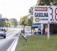 DF: postos reduzem preço e litro da gasolina cai a R$ 3,69 no crédito